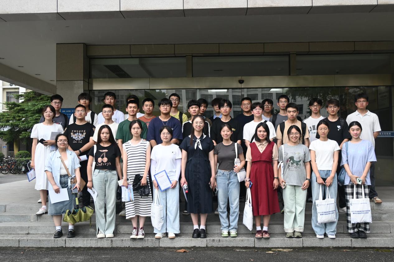 点燃科研梦想，共赴未来征程——国际前沿科学研究院2025年实验室开放日活动圆满结束